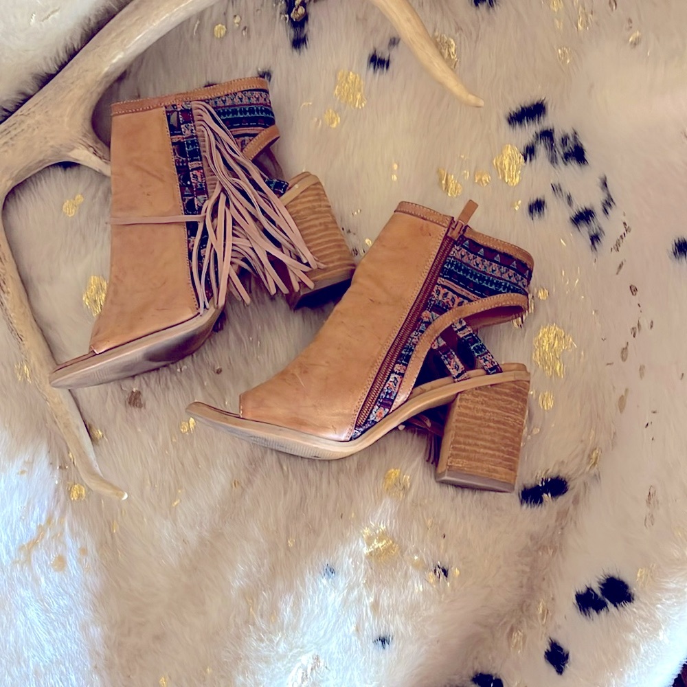 🌵Fringe Bootie Sandals 🌵